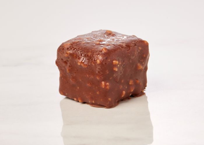 Hasselnødde/karamel kage 3x3cm (EU organic)